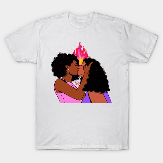 Kiss me T-Shirt by Rey Rey